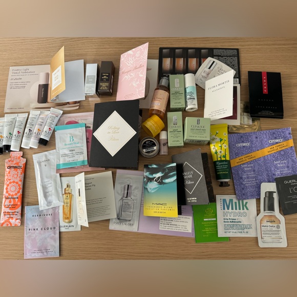 Luxury 40+ Beauty Sample Lot (Prada, DIOR, Tom Ford, and more) - Picture 2 of 2